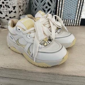 Axel Arigato Catfish Lo-Top Sneaker in Yellow Size 37